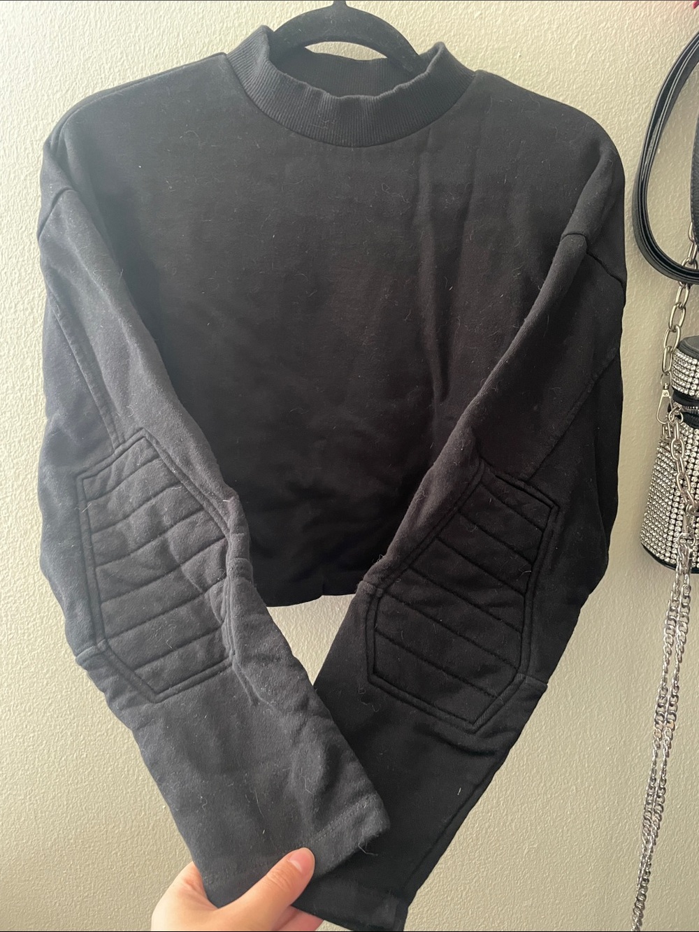 Forever 21 Black Cropped Pullover Sweatshirt